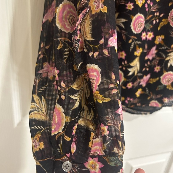 LOFT Women’s Black Blouse with Pink Yellow Floral Pattern Ruffle Trim Sz. Medium - Picture 4 of 9